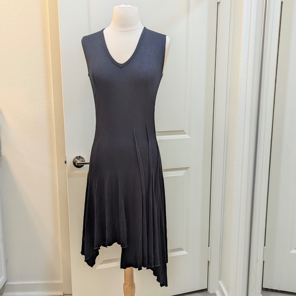 TRANSPARENTE Black Asymmetrical Short Sleeveless V-neck Slender Dress - Small - Picture 2 of 11